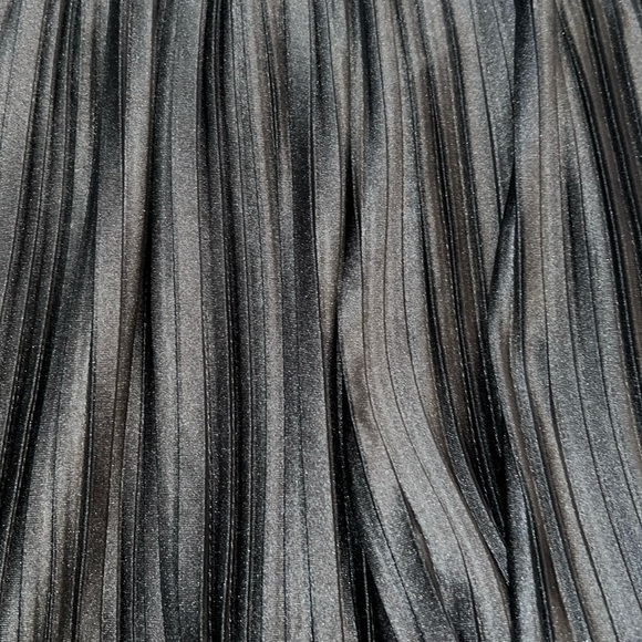 H&M Black Pleated Accordion Skirt - Size XS - Picture 4 of 7